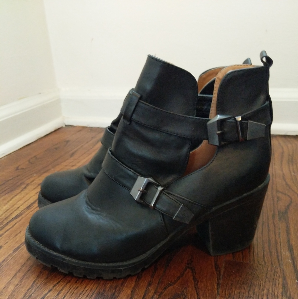 Belted ankle boots